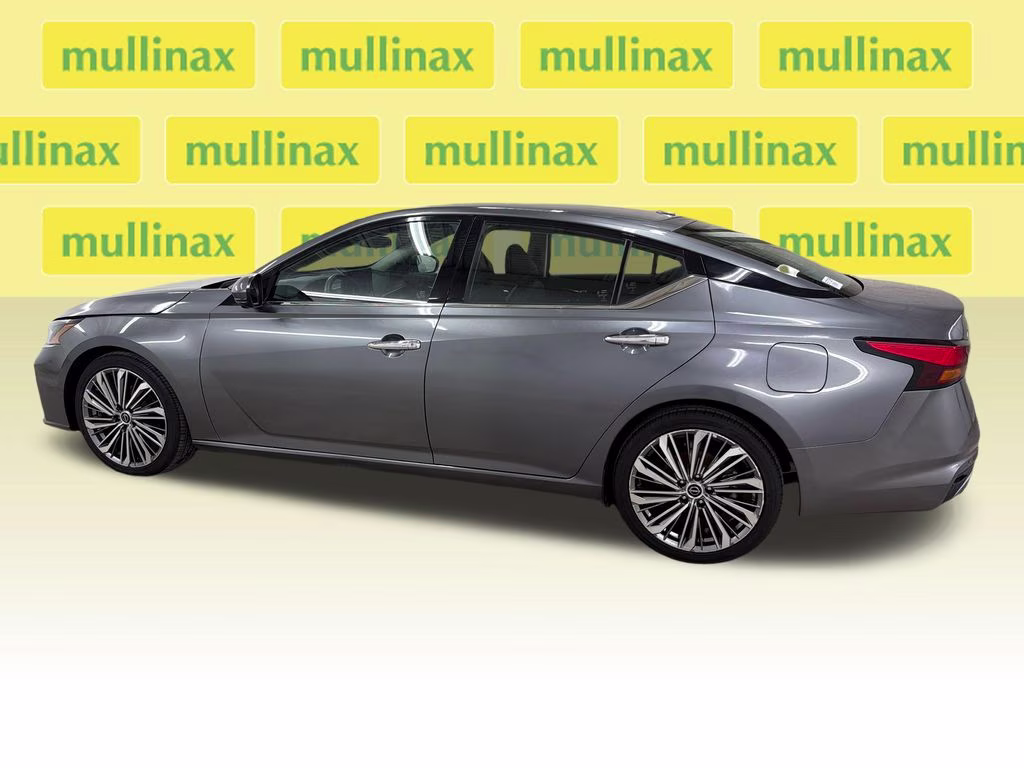 2023 Gun Metallic Nissan Altima 2.5 SL FWD Sedan