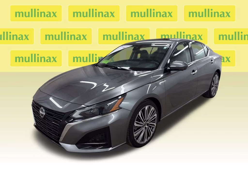 2023 Gun Metallic Nissan Altima 2.5 SL FWD Sedan