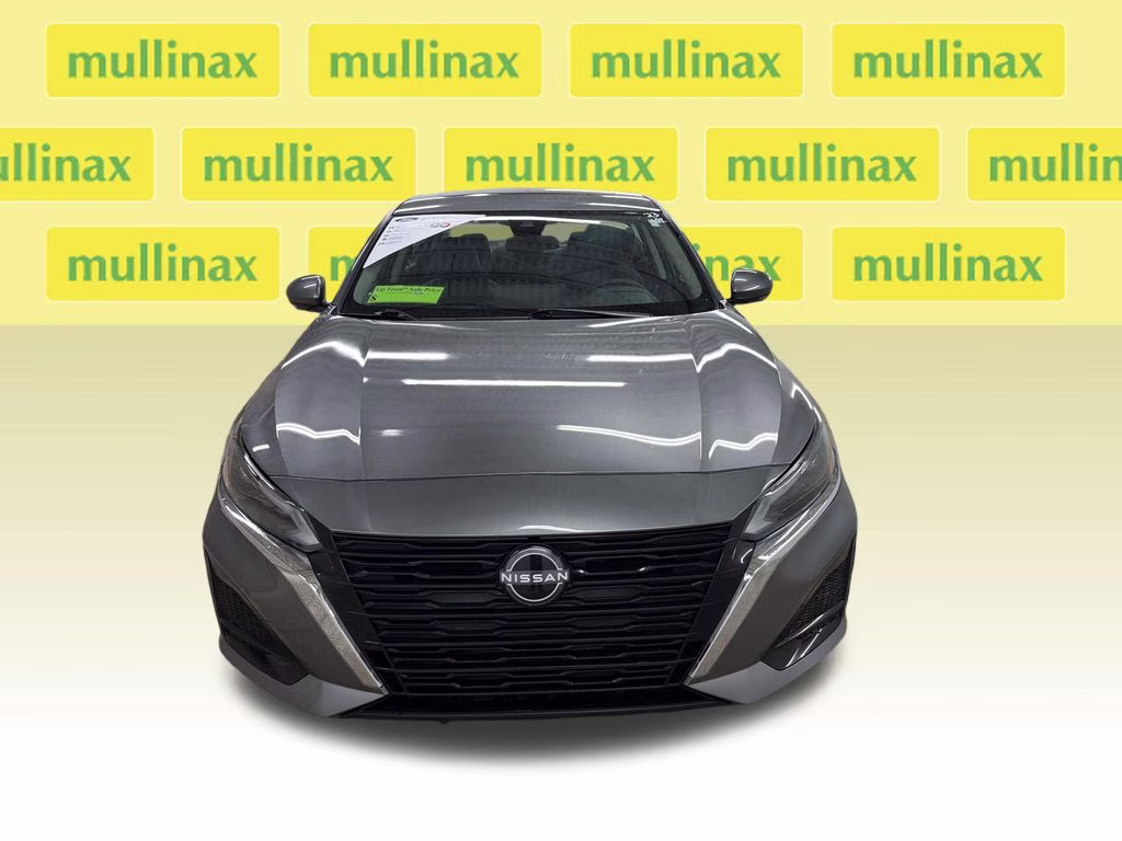 2023 Gun Metallic Nissan Altima 2.5 SL FWD Sedan