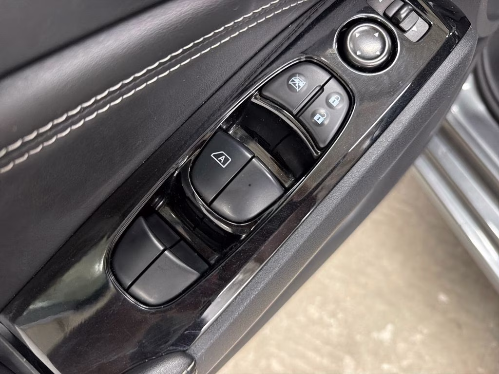 2023 Gun Metallic Nissan Altima 2.5 SL FWD Sedan