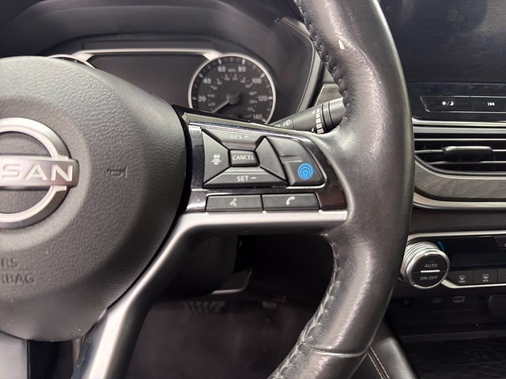 2023 Gun Metallic Nissan Altima 2.5 SL FWD Sedan