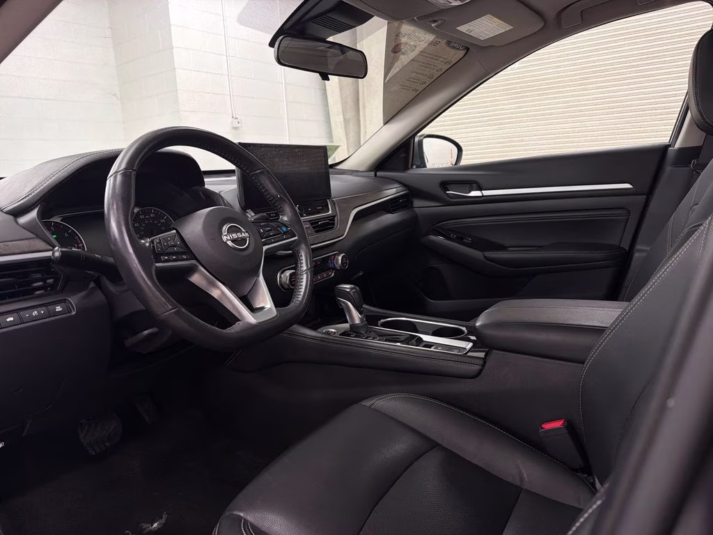 2023 Gun Metallic Nissan Altima 2.5 SL FWD Sedan