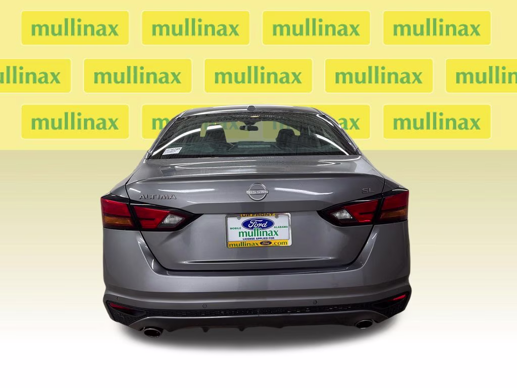 2023 Gun Metallic Nissan Altima 2.5 SL FWD Sedan