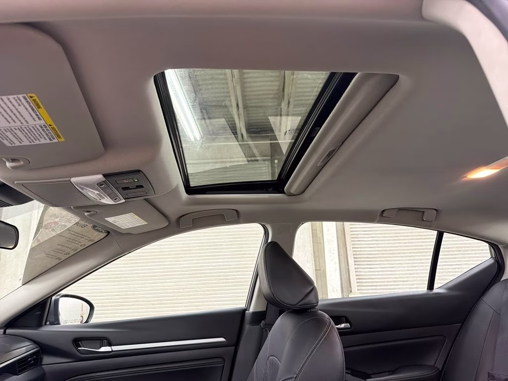 2023 Gun Metallic Nissan Altima 2.5 SL FWD Sedan
