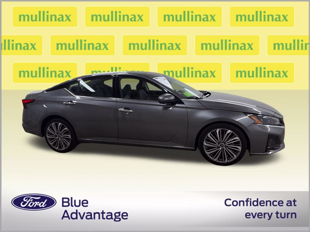 2023 Gun Metallic Nissan Altima 2.5 SL FWD Sedan
