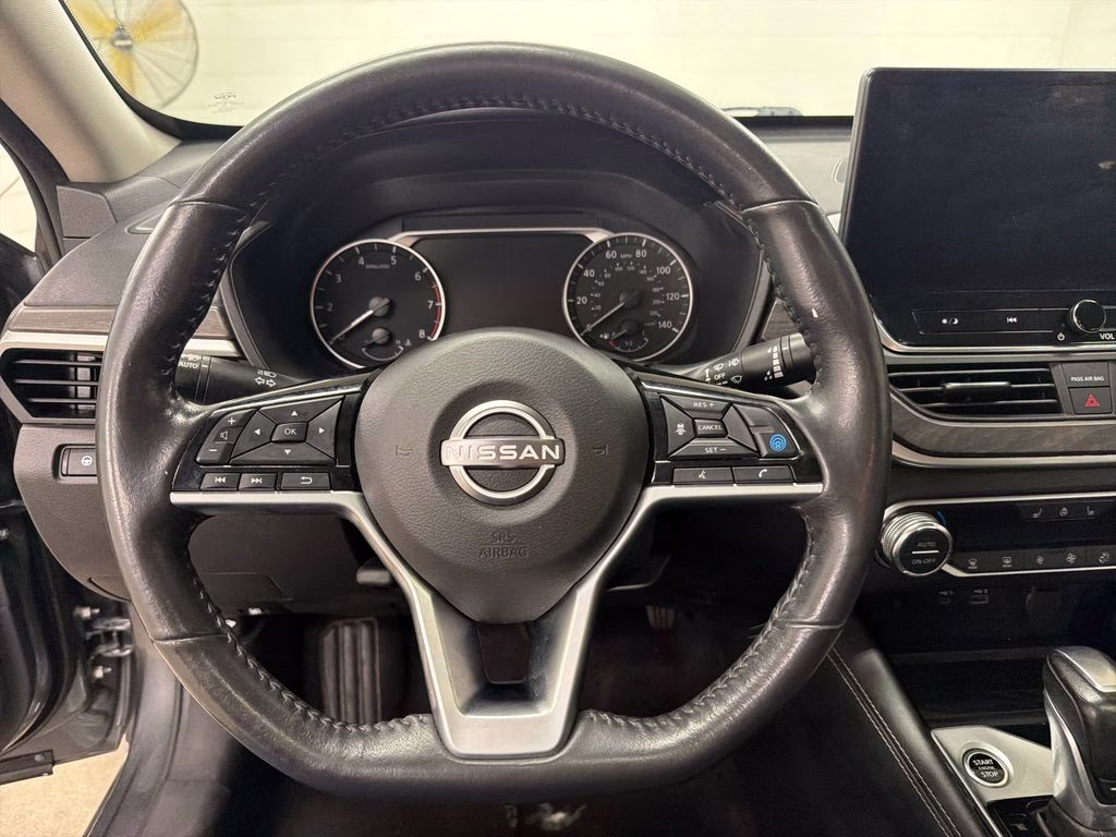 2023 Gun Metallic Nissan Altima 2.5 SL FWD Sedan