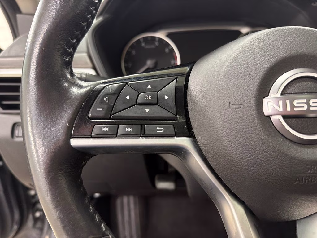 2023 Gun Metallic Nissan Altima 2.5 SL FWD Sedan