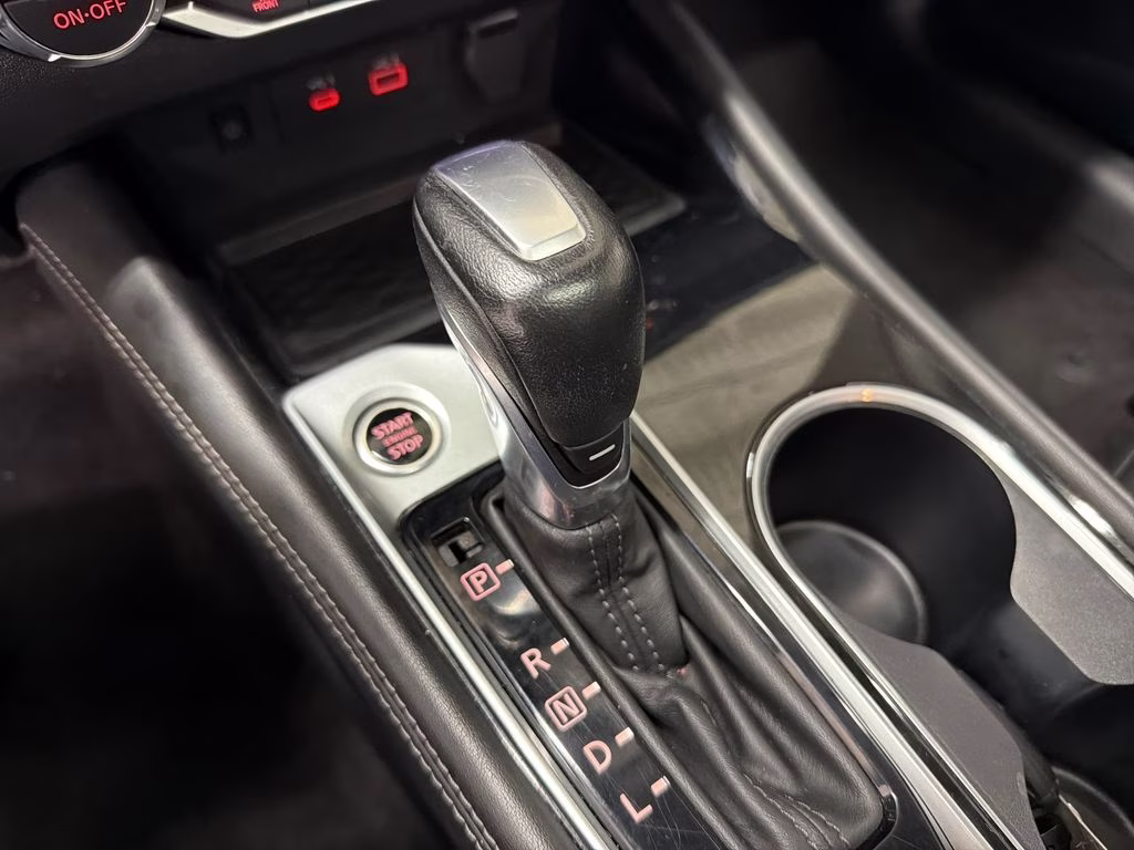 2023 Gun Metallic Nissan Altima 2.5 SL FWD Sedan