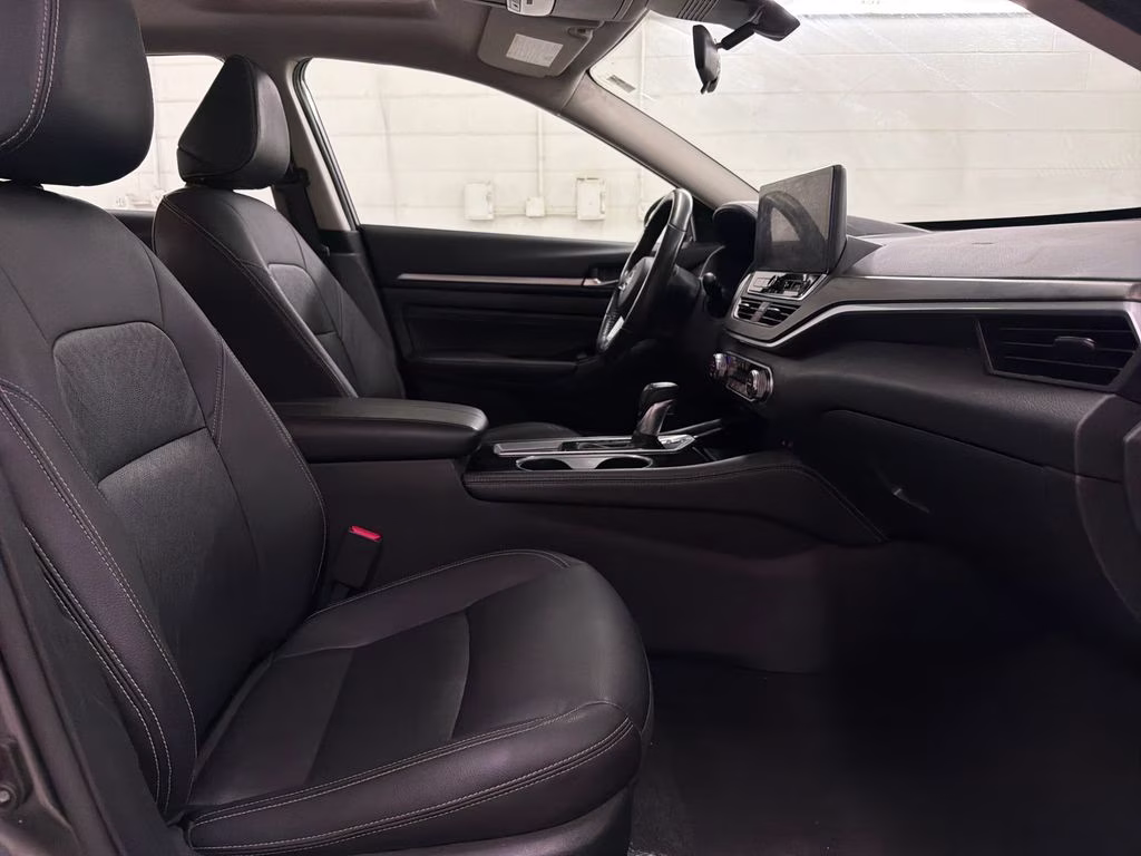2023 Gun Metallic Nissan Altima 2.5 SL FWD Sedan