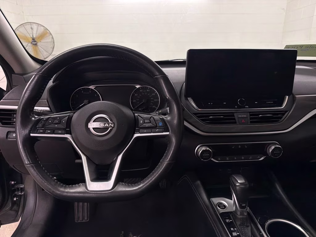 2023 Gun Metallic Nissan Altima 2.5 SL FWD Sedan