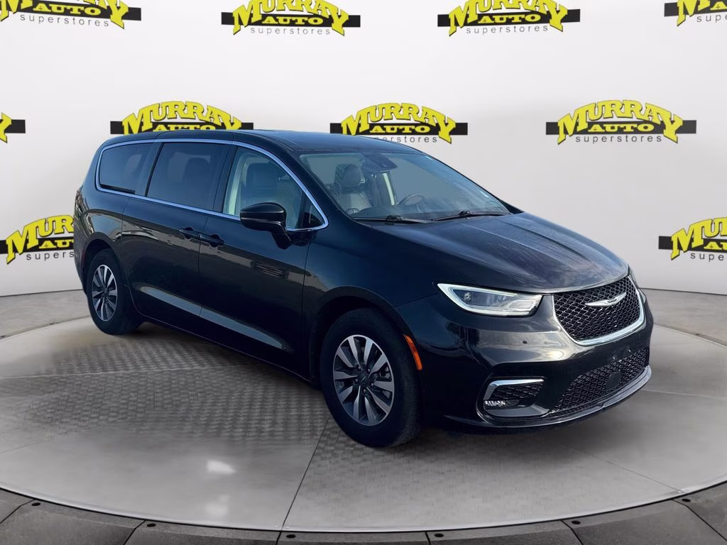 2024 Brilliant Black Crystal Pearlcoat Chrysler Pacifica Hybrid Select FWD Van