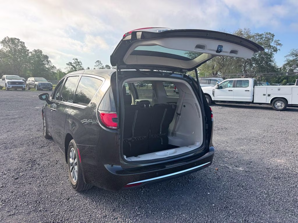 2024 Brilliant Black Crystal Pearlcoat Chrysler Pacifica Hybrid Select FWD Van