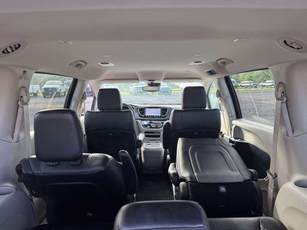 2024 Brilliant Black Crystal Pearlcoat Chrysler Pacifica Hybrid Select FWD Van