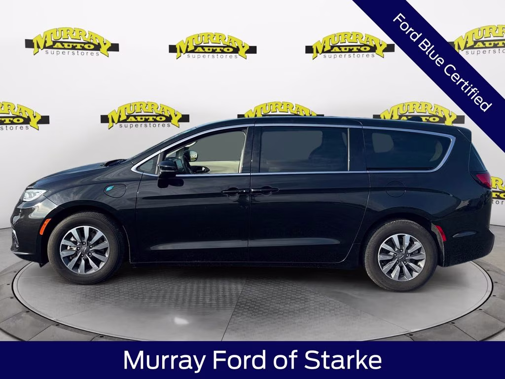 2024 Brilliant Black Crystal Pearlcoat Chrysler Pacifica Hybrid Select FWD Van