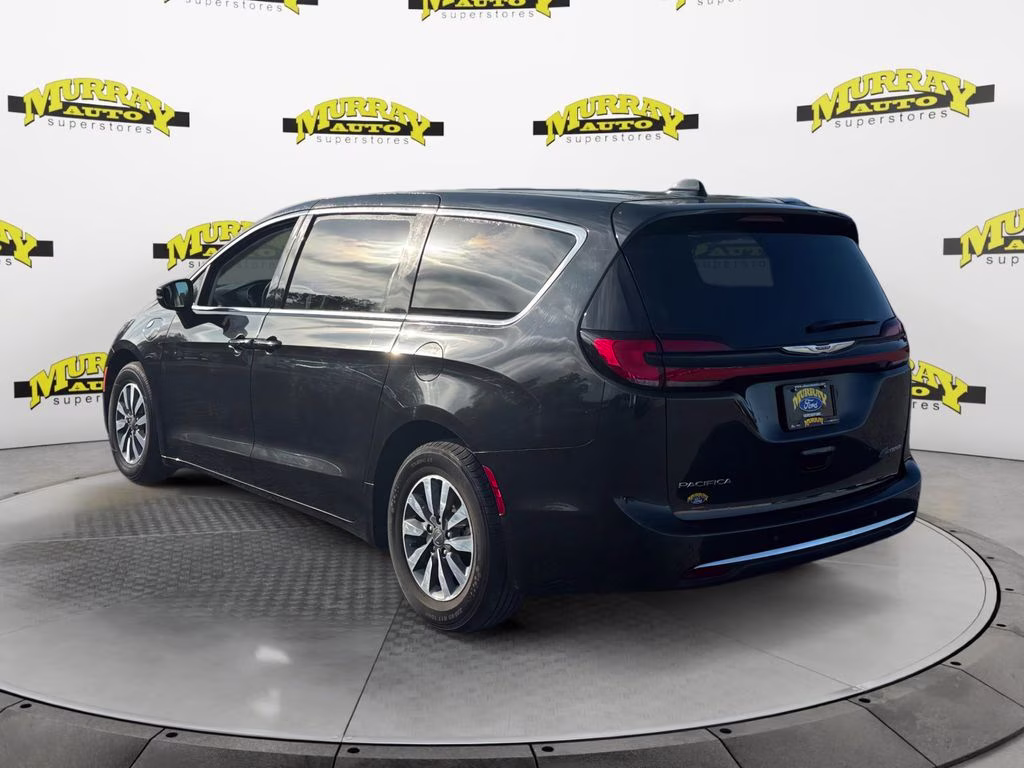2024 Brilliant Black Crystal Pearlcoat Chrysler Pacifica Hybrid Select FWD Van