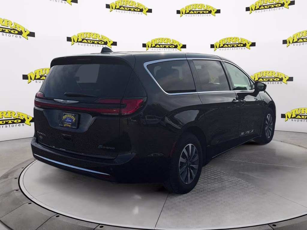 2024 Brilliant Black Crystal Pearlcoat Chrysler Pacifica Hybrid Select FWD Van