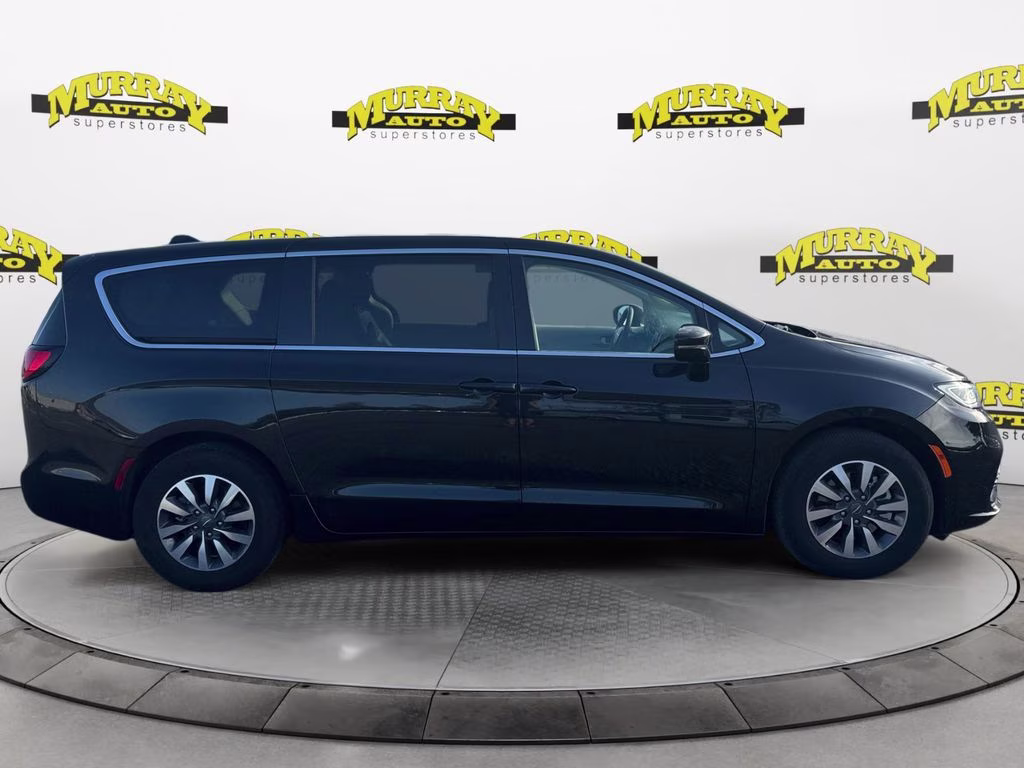 2024 Brilliant Black Crystal Pearlcoat Chrysler Pacifica Hybrid Select FWD Van