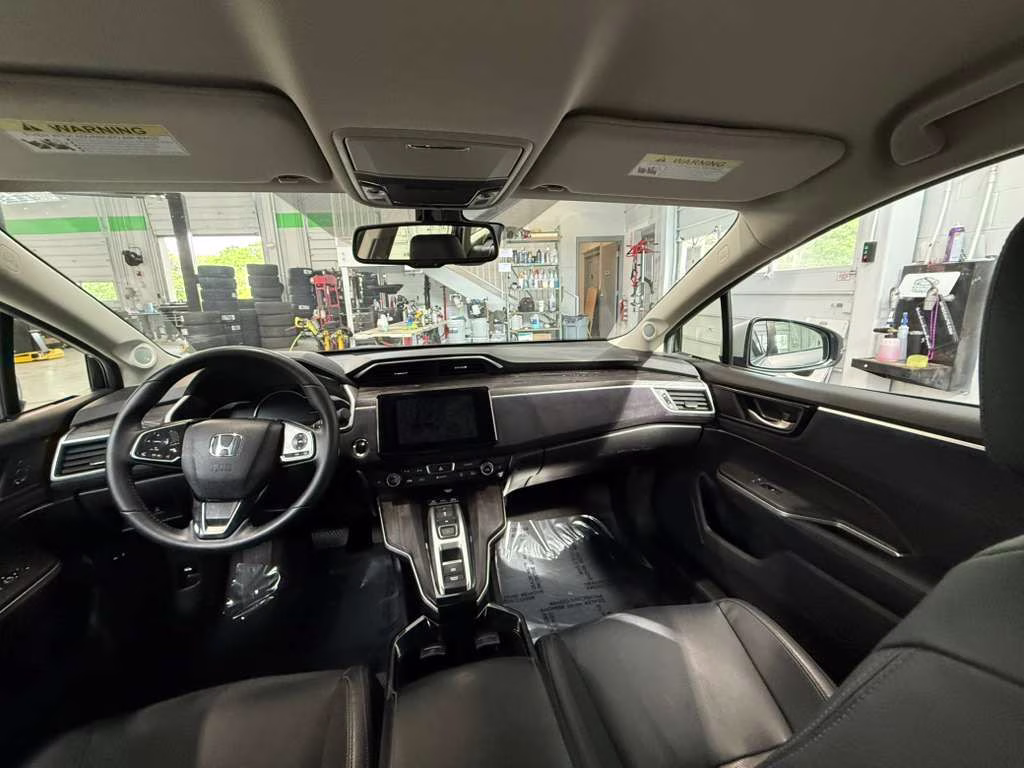 2018 Solar Silver Metallic Honda Clarity Plug-In Hybrid Touring FWD Sedan