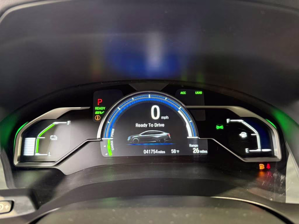 2018 Solar Silver Metallic Honda Clarity Plug-In Hybrid Touring FWD Sedan