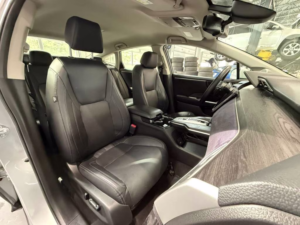 2018 Solar Silver Metallic Honda Clarity Plug-In Hybrid Touring FWD Sedan