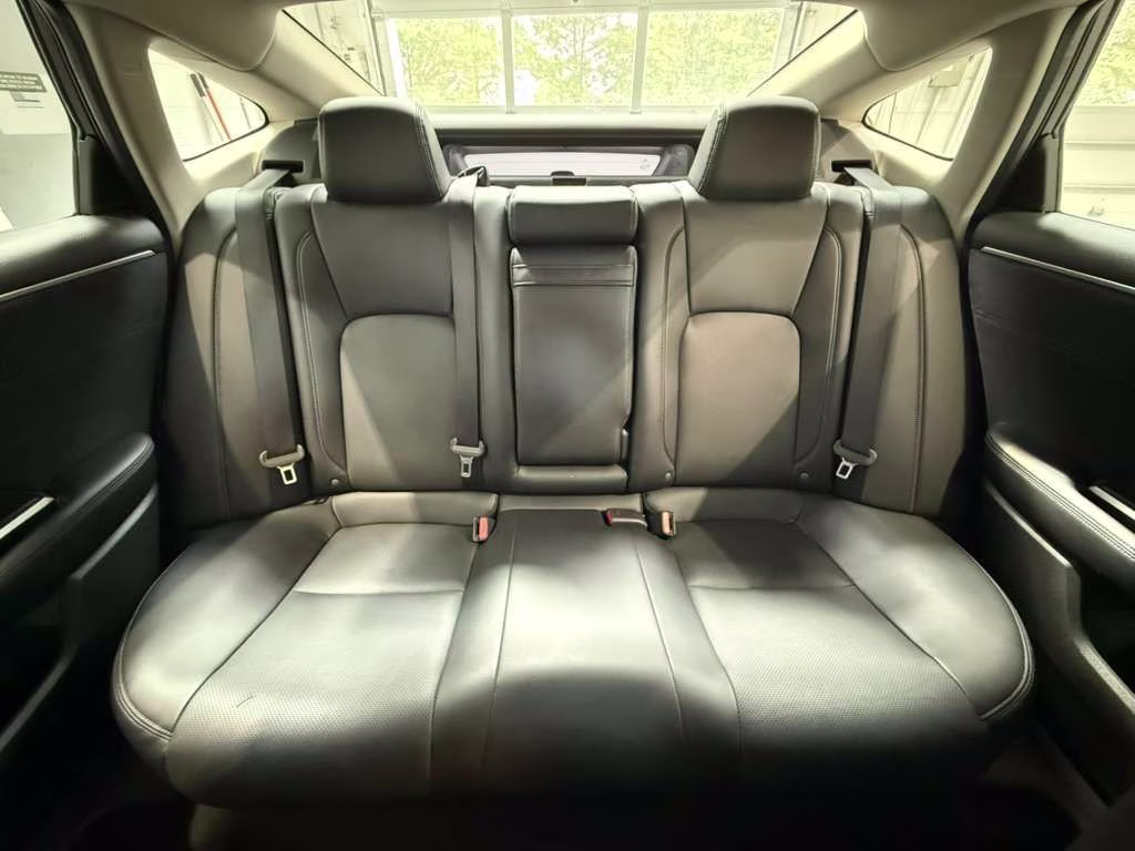 2018 Solar Silver Metallic Honda Clarity Plug-In Hybrid Touring FWD Sedan