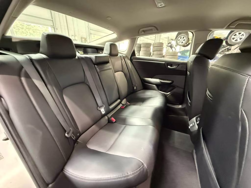2018 Solar Silver Metallic Honda Clarity Plug-In Hybrid Touring FWD Sedan