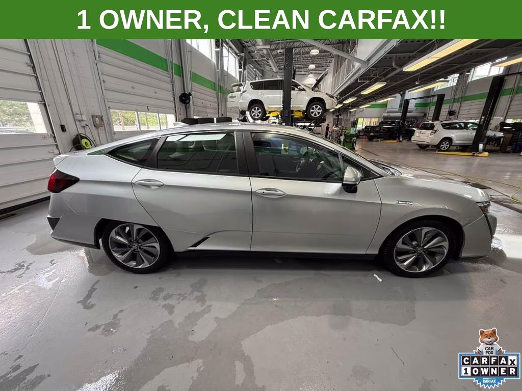 2018 Solar Silver Metallic Honda Clarity Plug-In Hybrid Touring FWD Sedan