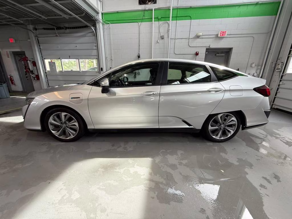 2018 Solar Silver Metallic Honda Clarity Plug-In Hybrid Touring FWD Sedan