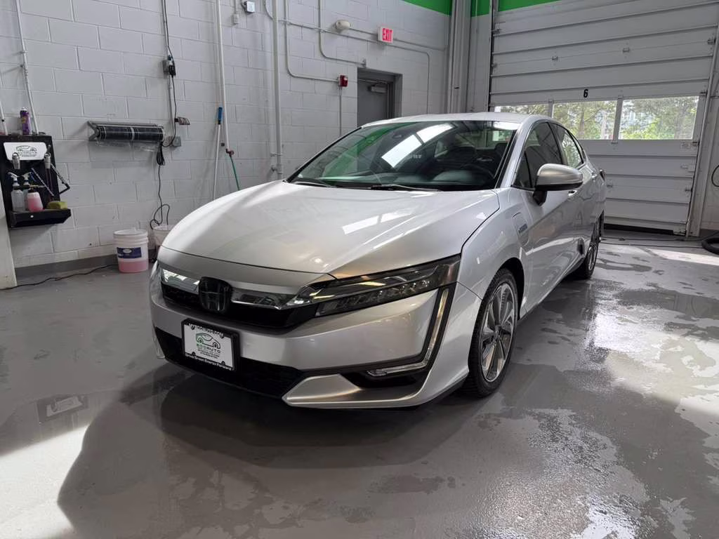 2018 Solar Silver Metallic Honda Clarity Plug-In Hybrid Touring FWD Sedan