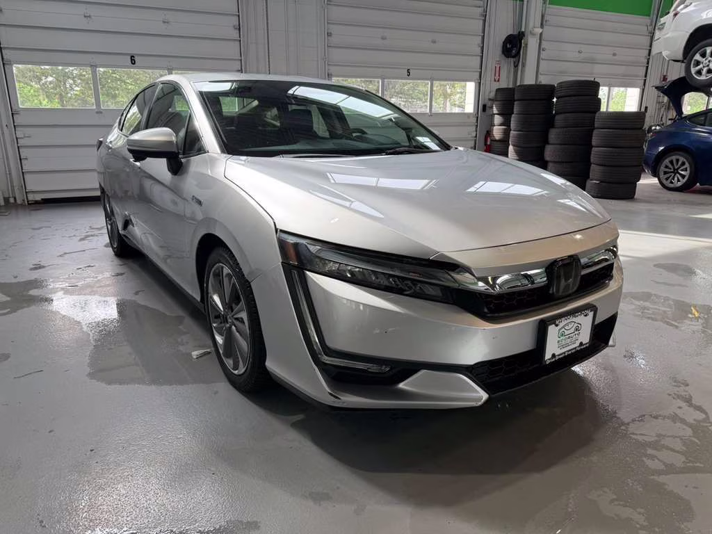 2018 Solar Silver Metallic Honda Clarity Plug-In Hybrid Touring FWD Sedan