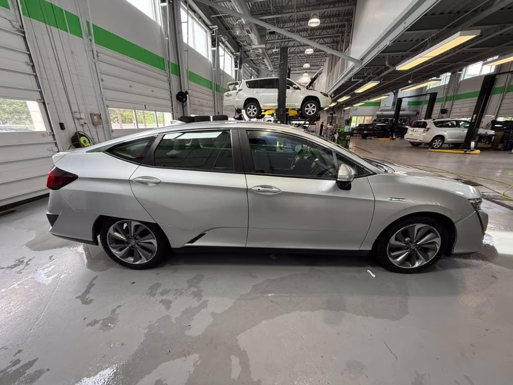 2018 Solar Silver Metallic Honda Clarity Plug-In Hybrid Touring FWD Sedan