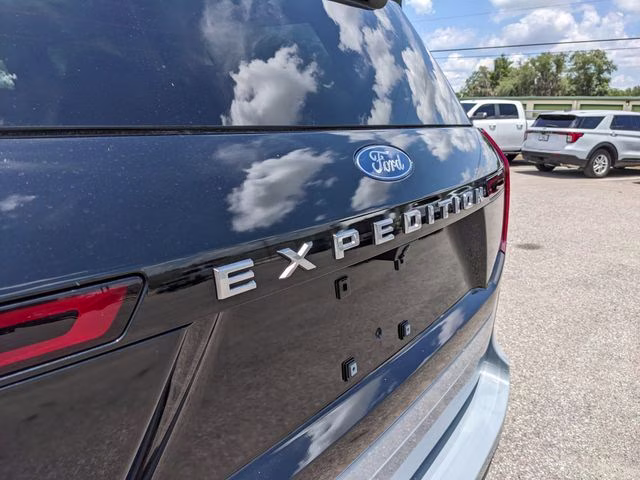 2025 Gray Metallic Ford Expedition Platinum 4X4 SUV