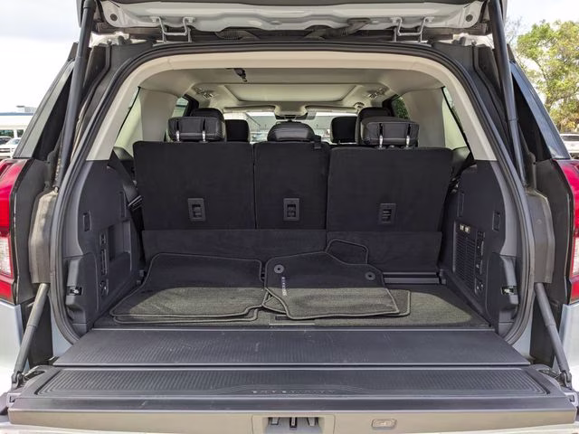 2025 Gray Metallic Ford Expedition Platinum 4X4 SUV