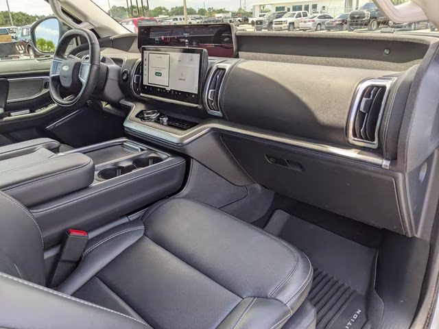 2025 Gray Metallic Ford Expedition Platinum 4X4 SUV