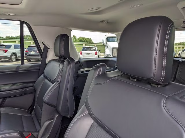 2025 Gray Metallic Ford Expedition Platinum 4X4 SUV