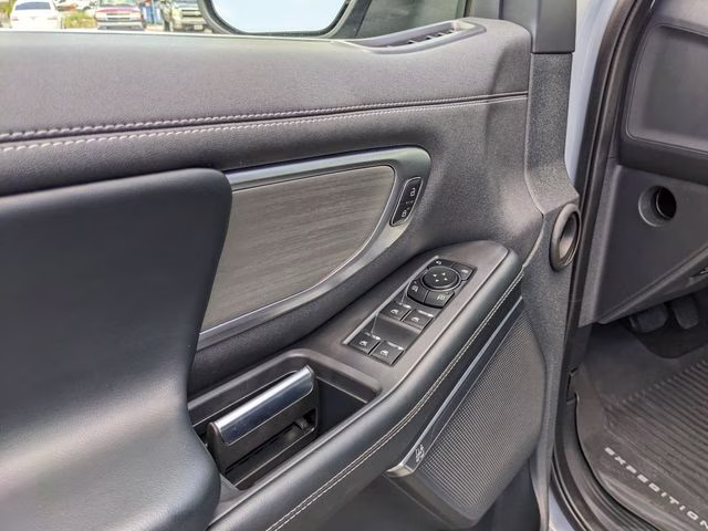 2025 Gray Metallic Ford Expedition Platinum 4X4 SUV