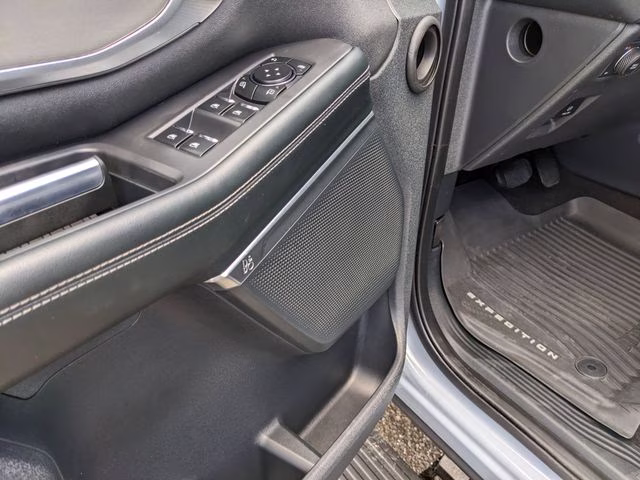 2025 Gray Metallic Ford Expedition Platinum 4X4 SUV