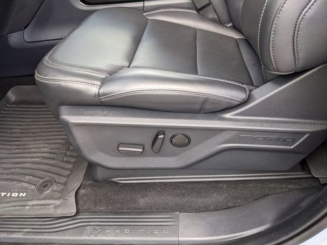 2025 Gray Metallic Ford Expedition Platinum 4X4 SUV