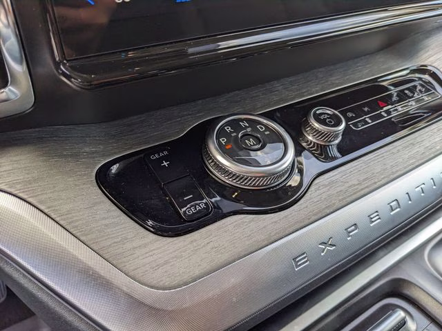2025 Gray Metallic Ford Expedition Platinum 4X4 SUV