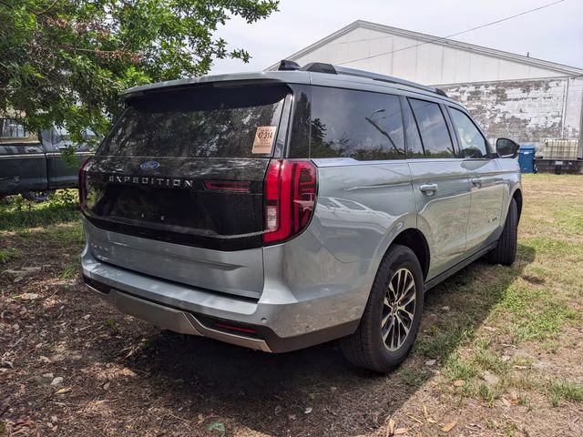 2025 Gray Metallic Ford Expedition Platinum 4X4 SUV
