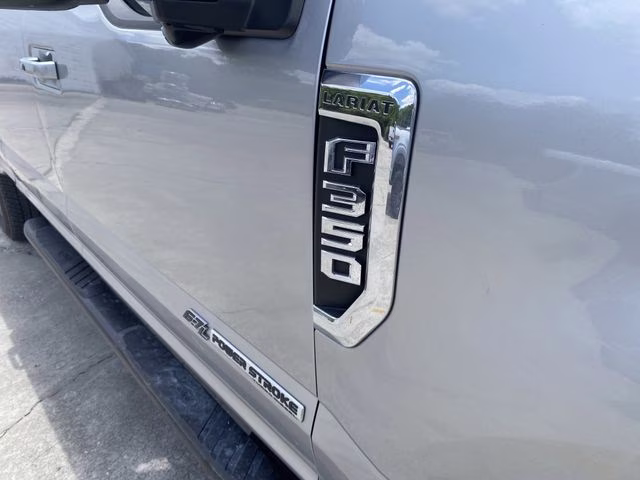 2021 Iconic Silver Metallic Ford Super Duty F-350 SRW Lariat 4X4 Truck