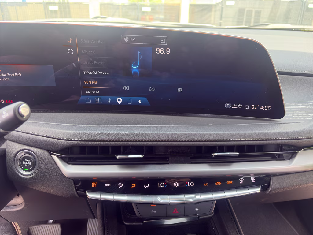 2025 Argent Silver Metallic Cadillac XT4 FWD Premium Luxury FWD SUV