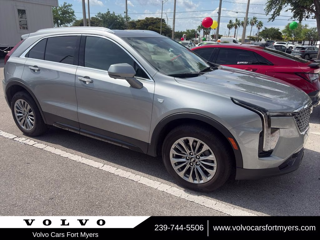 2025 Argent Silver Metallic Cadillac XT4 FWD Premium Luxury FWD SUV