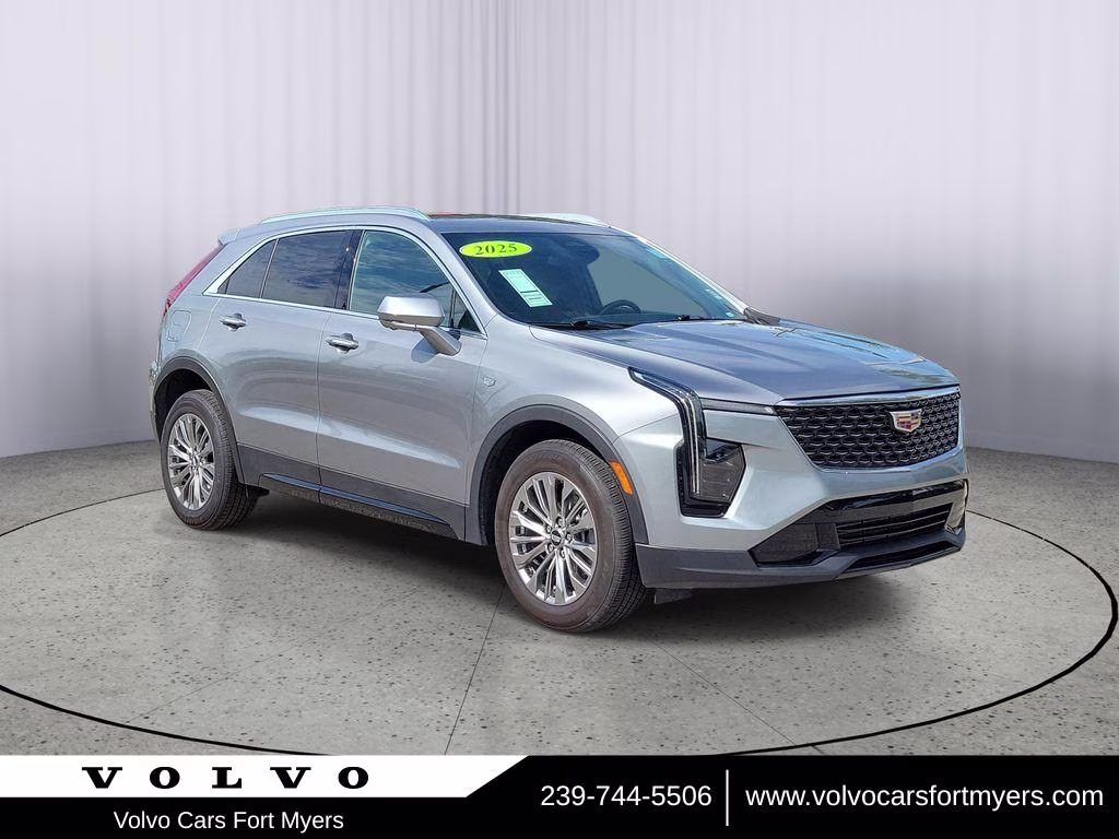 2025 Argent Silver Metallic Cadillac XT4 FWD Premium Luxury FWD SUV