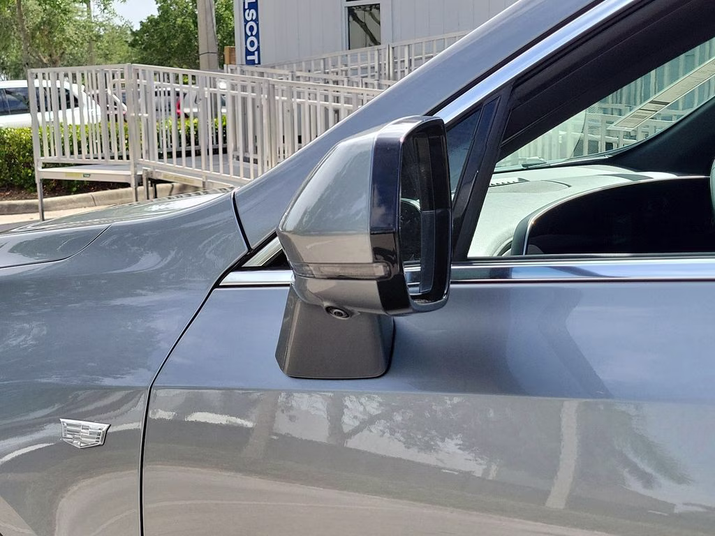 2025 Argent Silver Metallic Cadillac XT4 FWD Premium Luxury FWD SUV