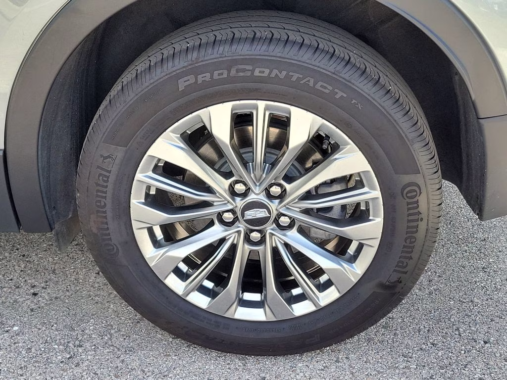 2025 Argent Silver Metallic Cadillac XT4 FWD Premium Luxury FWD SUV