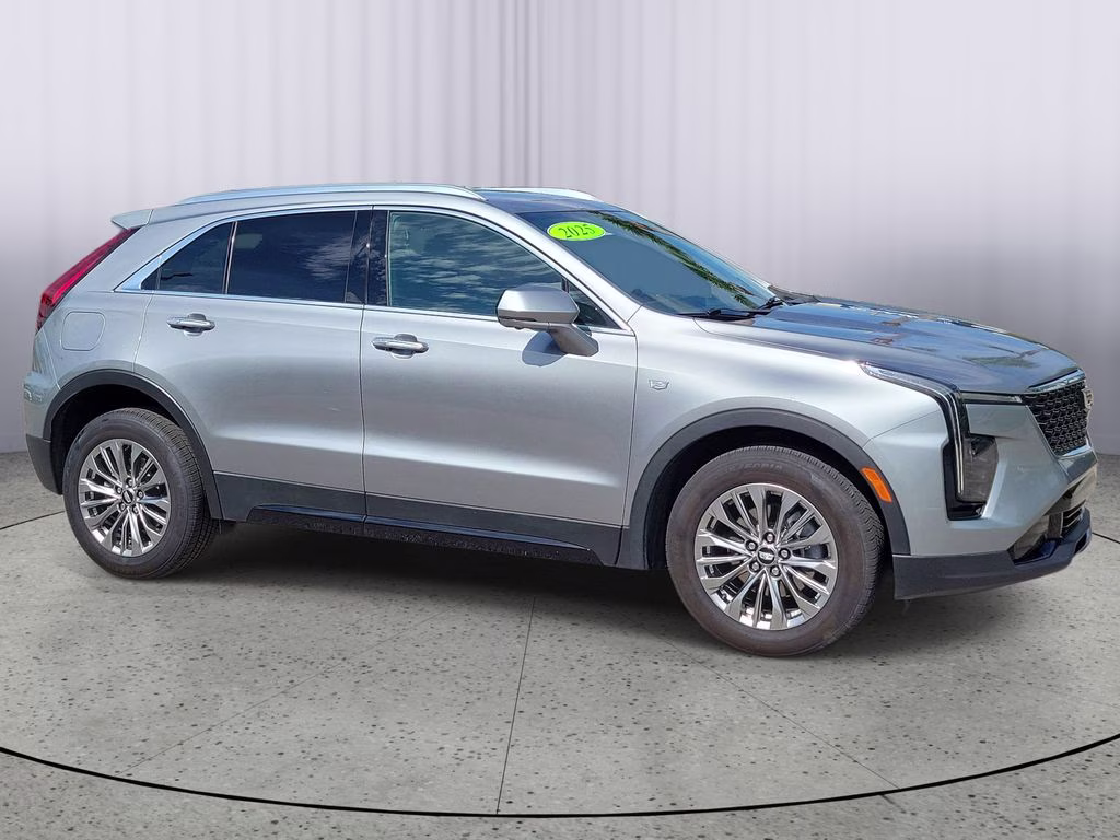2025 Argent Silver Metallic Cadillac XT4 FWD Premium Luxury FWD SUV