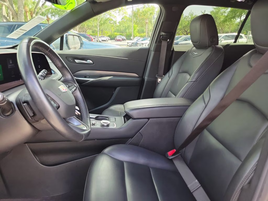 2025 Argent Silver Metallic Cadillac XT4 FWD Premium Luxury FWD SUV