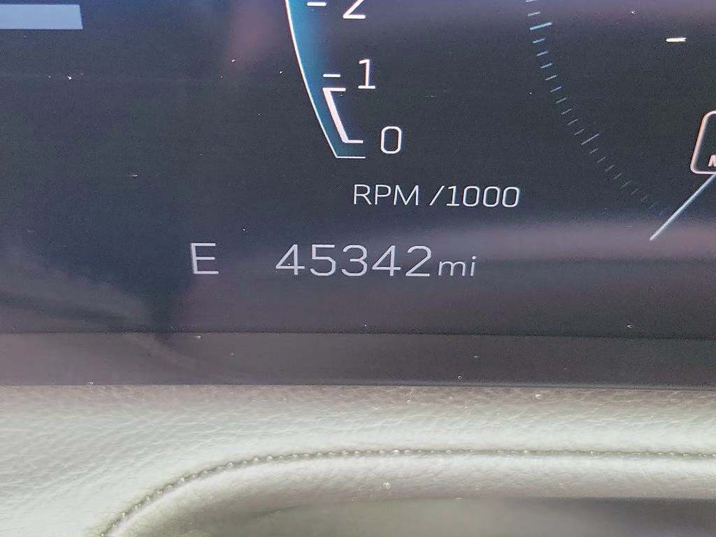 2025 Argent Silver Metallic Cadillac XT4 FWD Premium Luxury FWD SUV