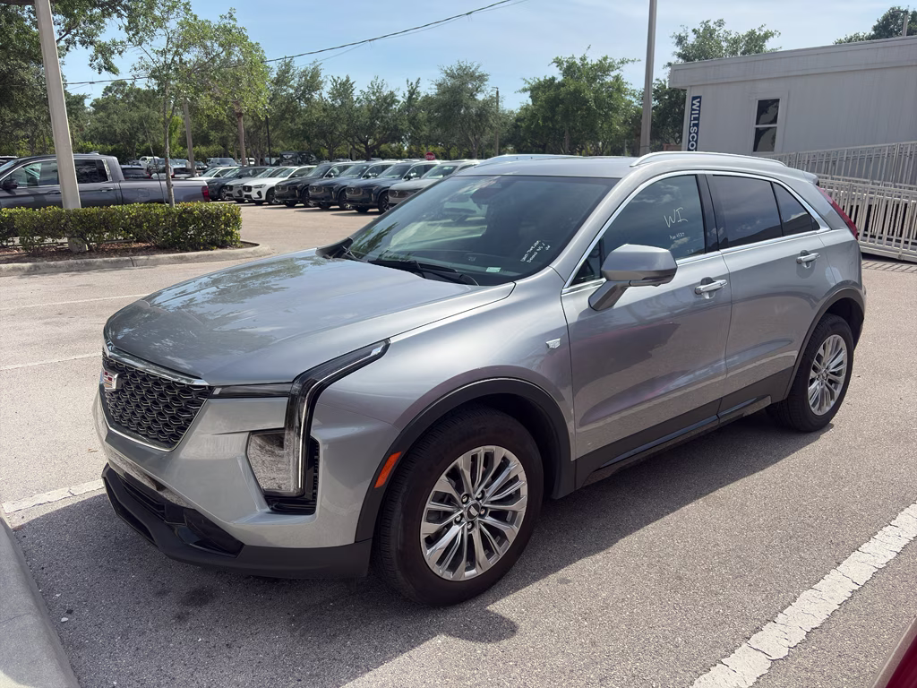 2025 Argent Silver Metallic Cadillac XT4 FWD Premium Luxury FWD SUV